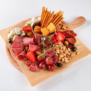 Фирменный сет из мясных деликатесов