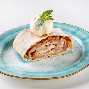 Штрудель с яблоками